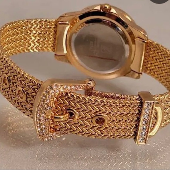 Victoria Wieck Crystal Watch Gold ToneMother of pearl face. Needs battery good C - Picture 7 of 7